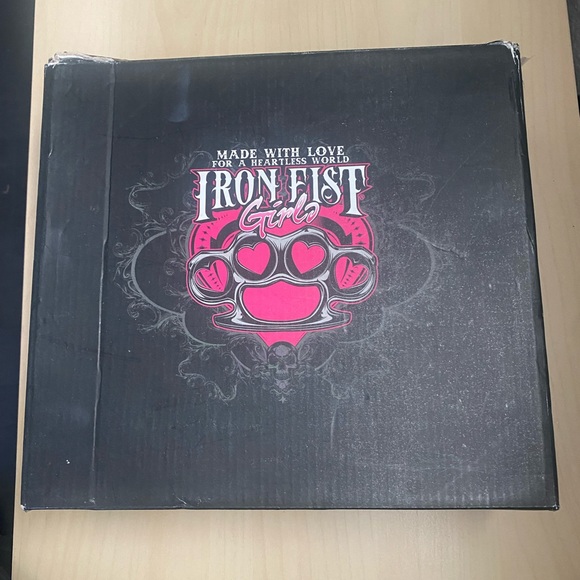 Iron fist zombie stomper - Picture 7 of 7